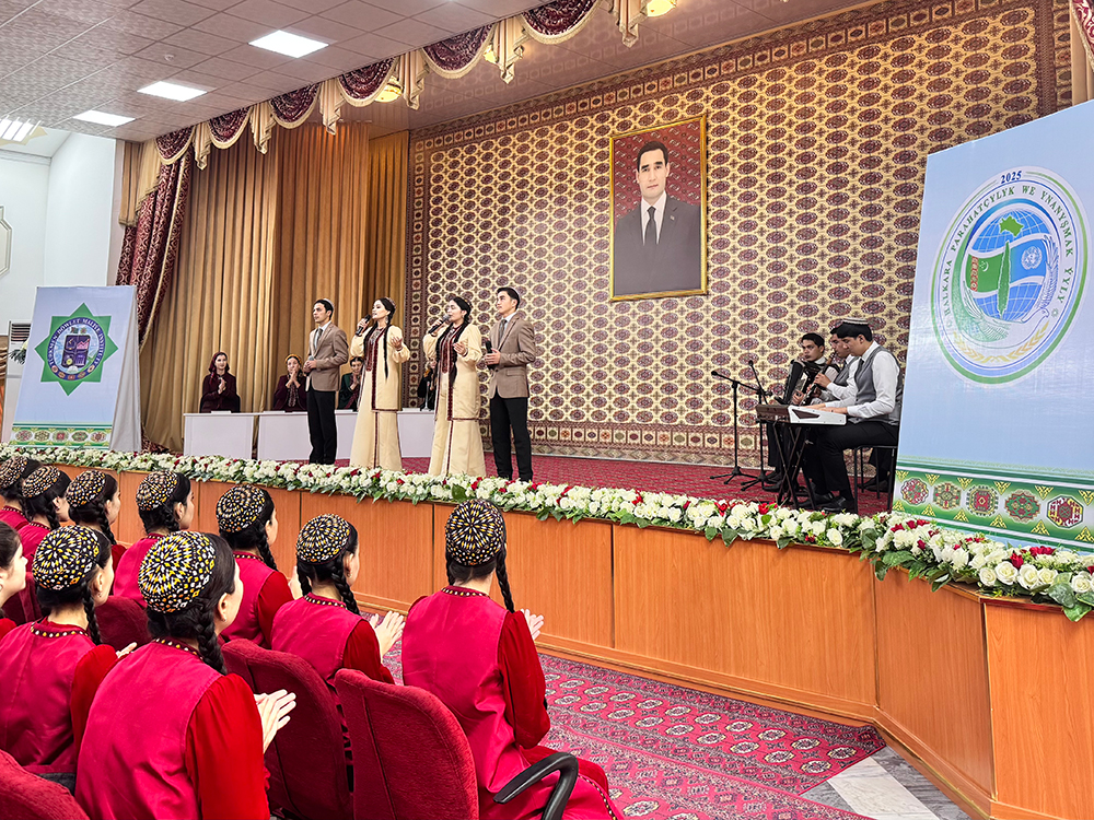 «Ýaşasyn parahat durmuş!»