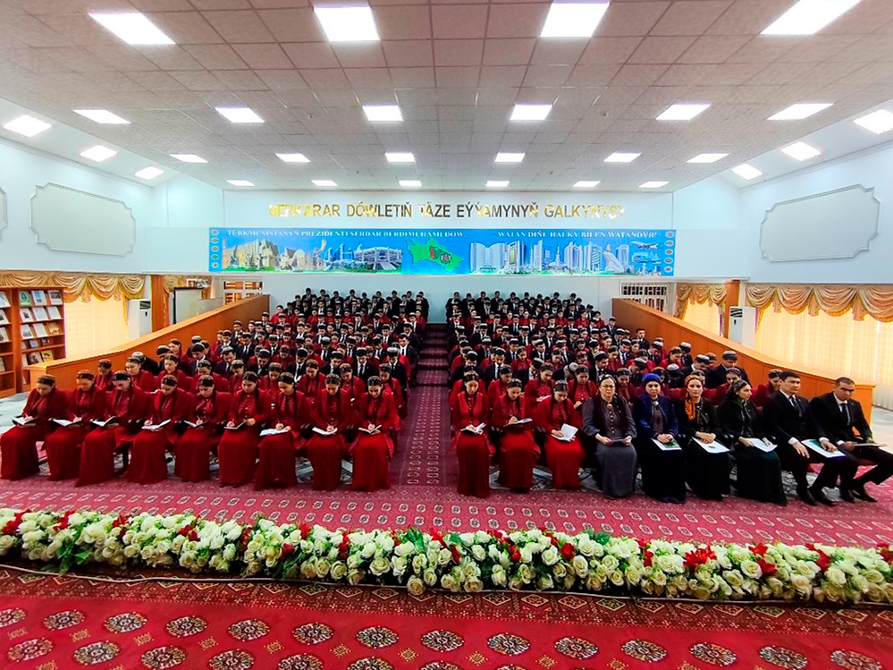 «Daýhanbank» döwlet täjirçilik bankynyň hünärmenleri bilen önümçilik duşuşygy geçirildi